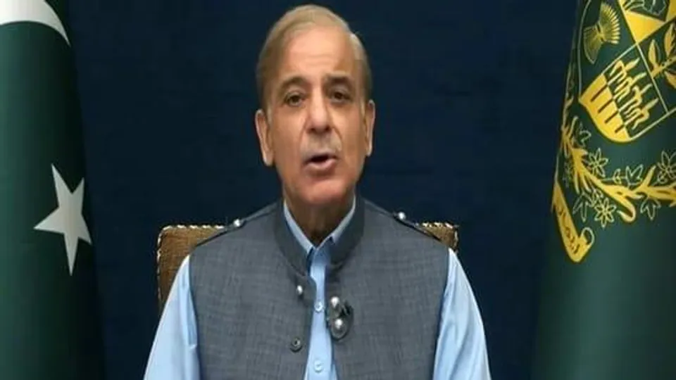 'মানুষকে সস্তায় গমের আটা দিতে আমার কাপড় বিক্রি করব'- পাক প্রধানমন্ত্রী