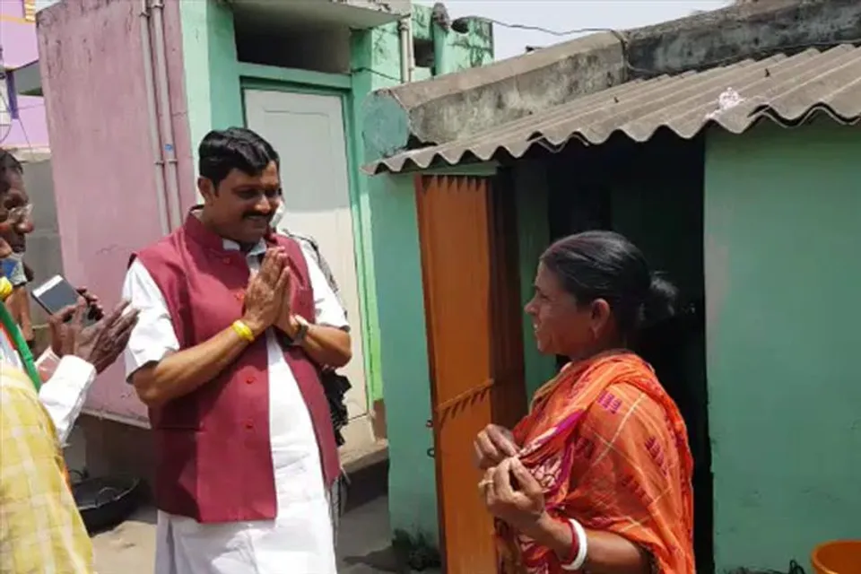 বাড়ি বাড়ি প্রচারে রাহুল সিনহা