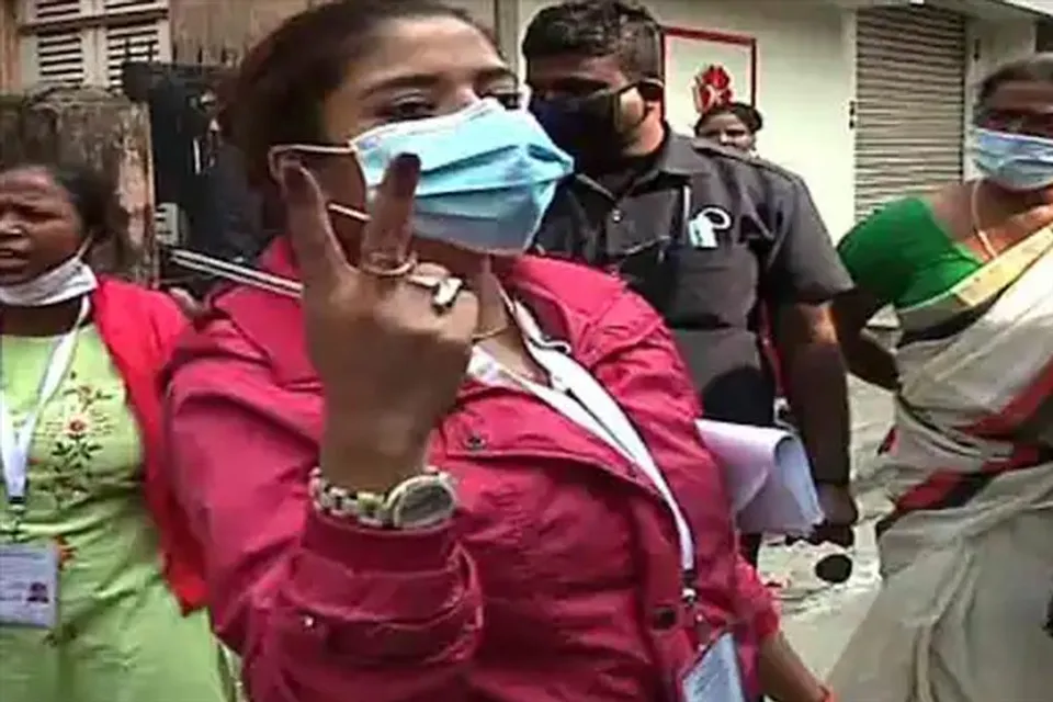 কংগ্রেস প্রার্থীকে অনুসরণের অভিযোগ নির্দলের বিরুদ্ধে