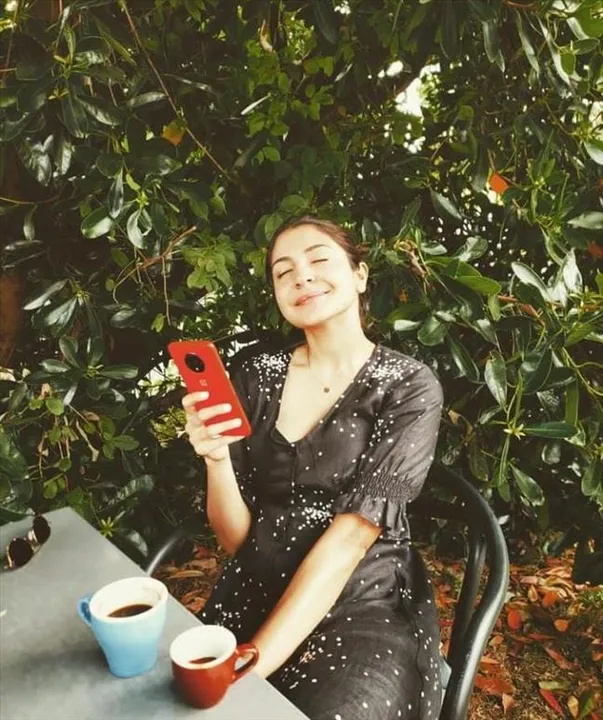 আগের স্মৃতি শেয়ার করলেন আনুষ্কা