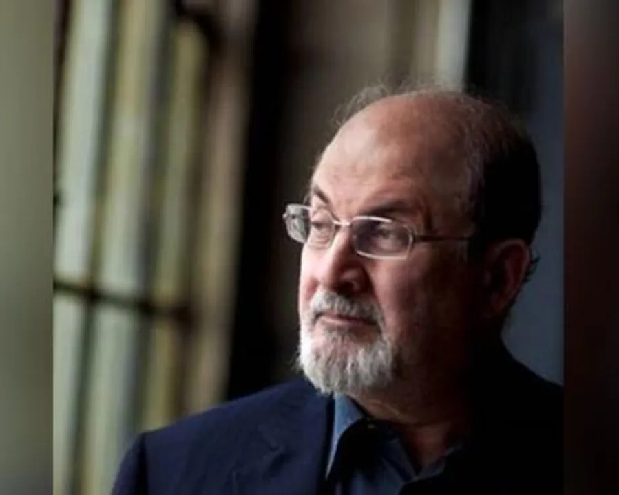 ভেন্টিলেটরে জীবনযুদ্ধ চালাচ্ছেন সলমন রুশদি, সুস্থ হলেও খোয়াতে পারেন চোখ