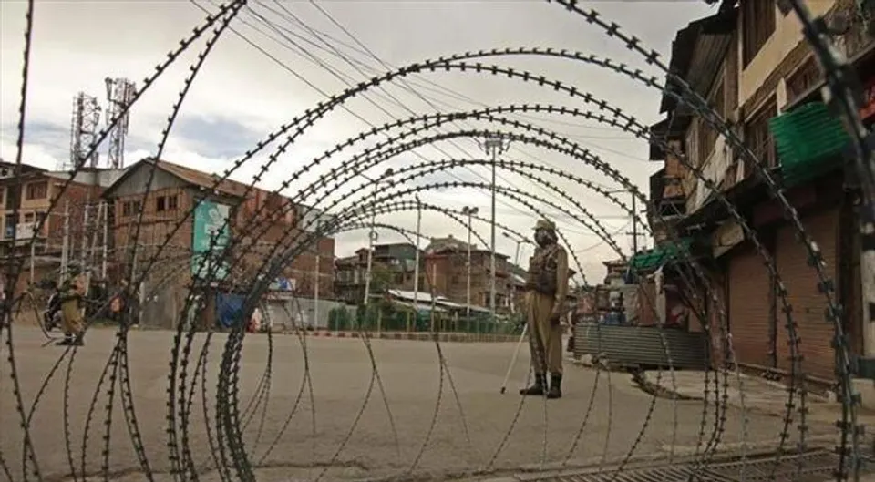 শ্রীনগরে পুলিশ-জঙ্গি গুলির লড়াই