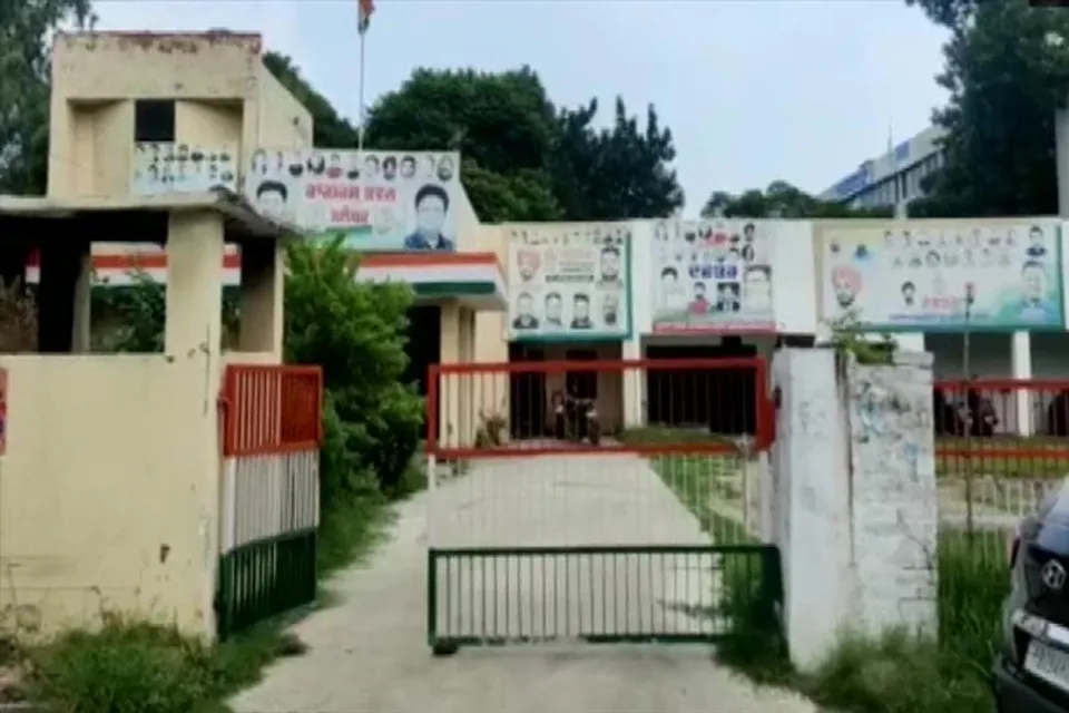 বিদ্যুৎ সংযোগ বিচ্ছিন্ন করা হল কংগ্রেস অফিসে