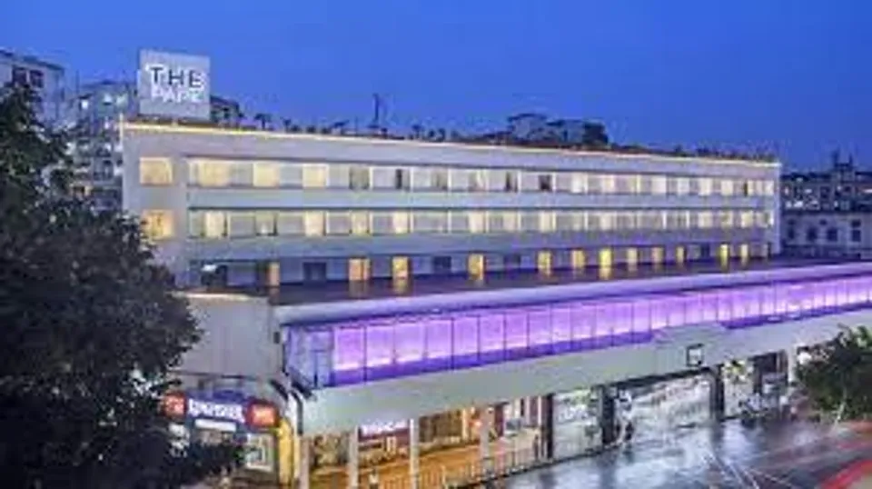 এবার জেলাতেও পার্ক হোটেলকাণ্ডের ছায়া