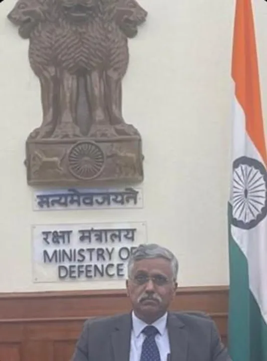 দেশের পরবর্তী প্রতিরক্ষা সচিব হিসাবে দায়িত্ব গ্রহণ করবেন আইএএস গিরিধর