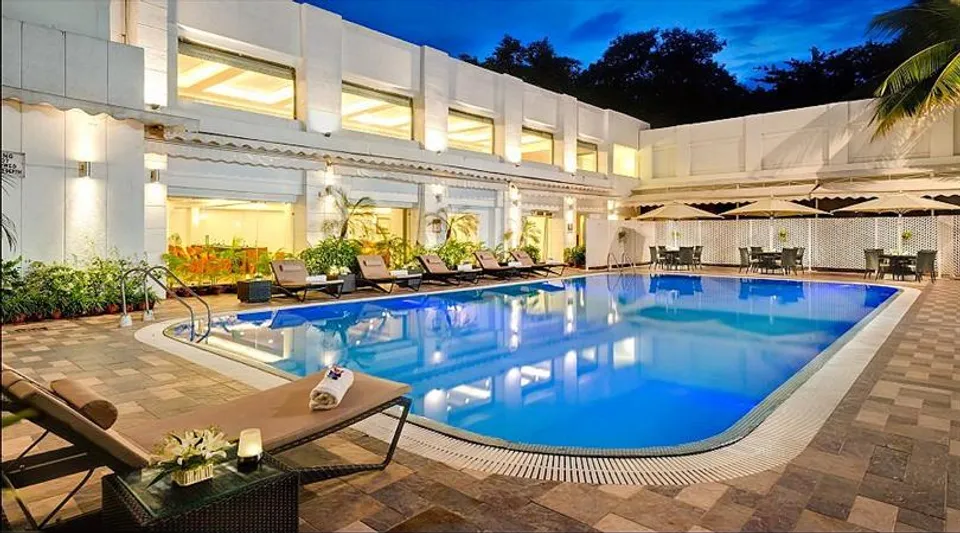 পার্ক হোটেলের পর হোটেল হিন্দুস্থান ইন্টারন্যাশনাল, বিধি ভেঙে পার্টির অভিযোগ