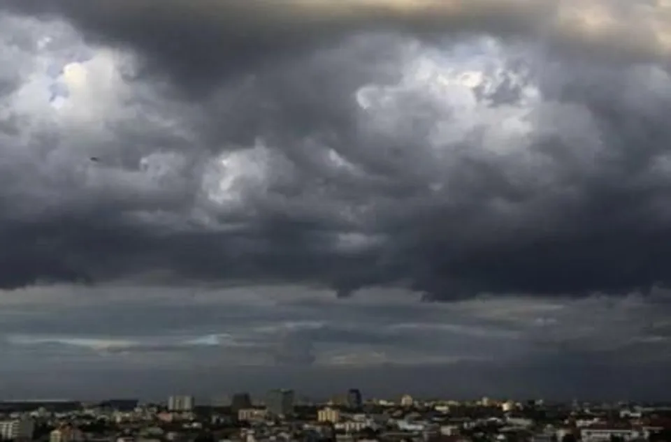 আজ পশ্চিমের জেলাগুলোতে বজ্রবিদ্যুৎ সহ বৃষ্টির সম্ভাবনা