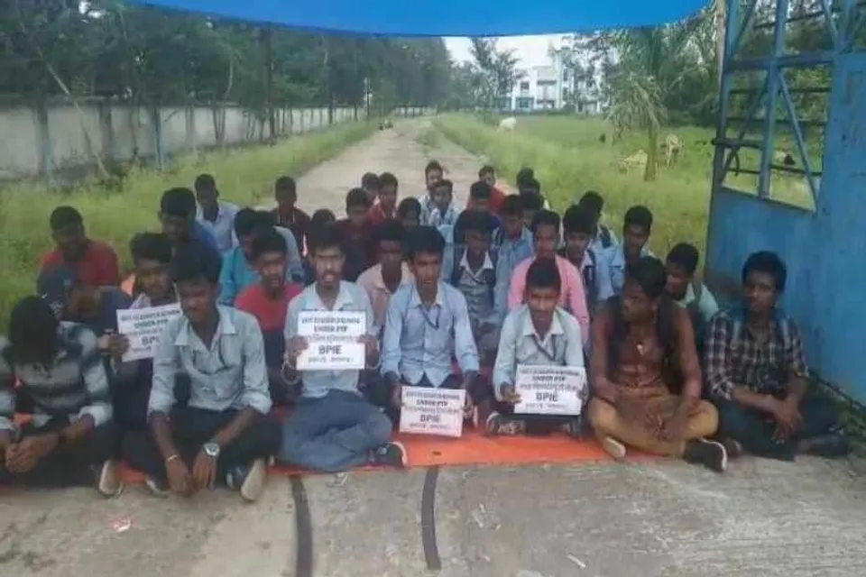 নামেই গভর্নমেন্ট আইটিআই কেশপুর, পরিকাঠামো তলানিতে, কিছুই শিখতে না পেরে বিক্ষোভ পড়ুয়াদের