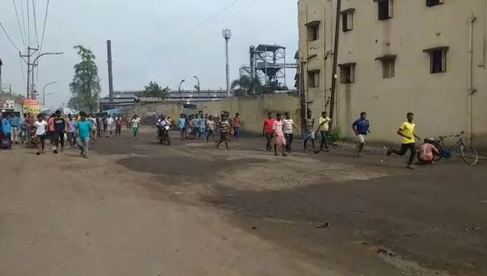 স্থানীয়দের ওপর চলল গুলি, মারধর, রণক্ষেত্র জামুড়িয়া