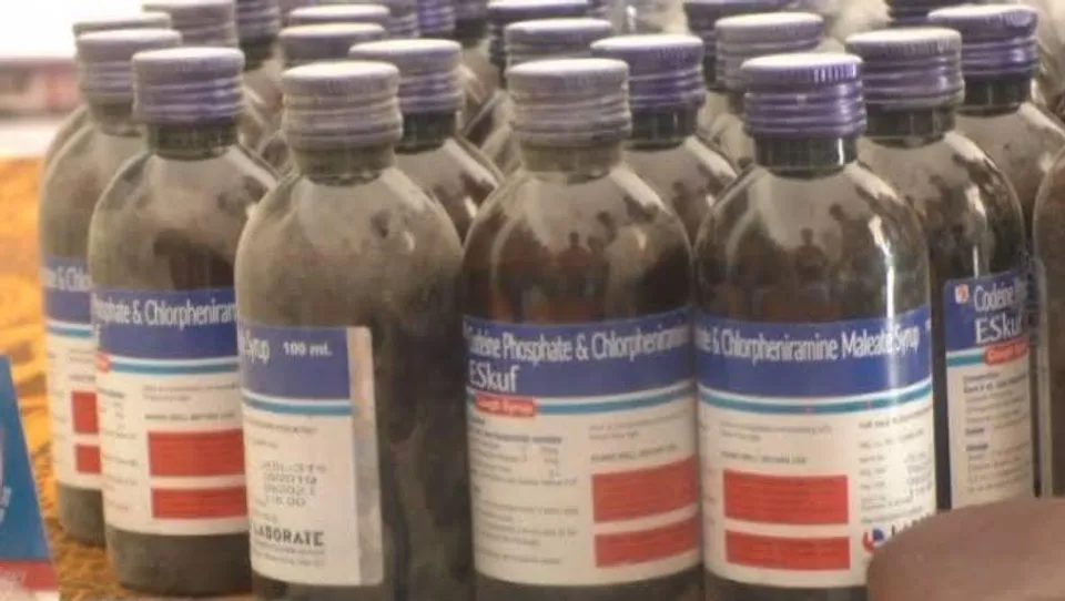 ৫৫ বোতল কাফ সিরাপ সহ গ্রেফতার ২