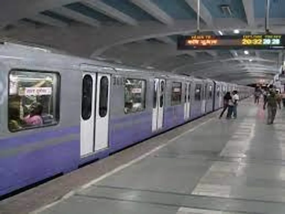 বাড়ানো হল স্টাফ স্পেশ্যাল মেট্রোর সংখ্যা