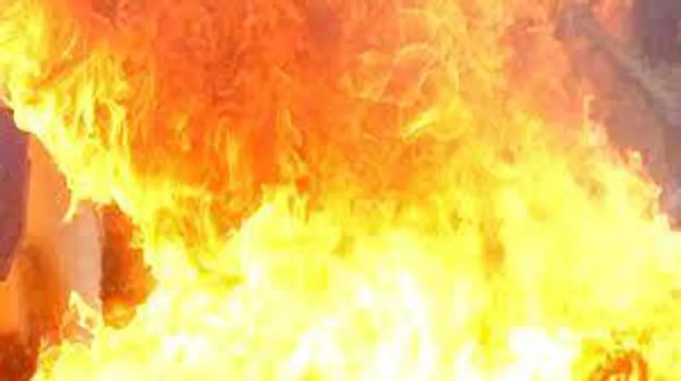 ফ্রি স্কুল স্ট্রিটের হোটেলে ভয়াবহ আগুন