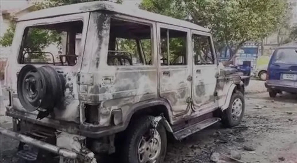 বরাকর ফাঁড়িতে গাড়ি ও বাইকে আগুন, ভাঙচুরের পরের ছবি দেখুন ভিডিওতে