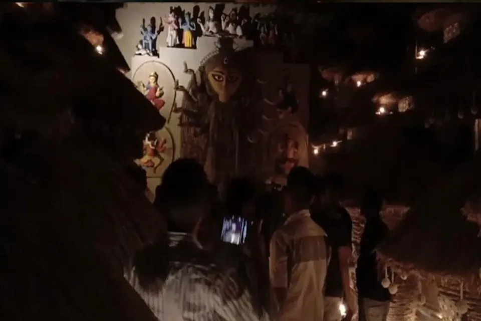 পুজো পরিক্রমাঃ নজর কাড়ছে নবাঙ্কুর সার্বজনীনের 'উৎসর্গ'