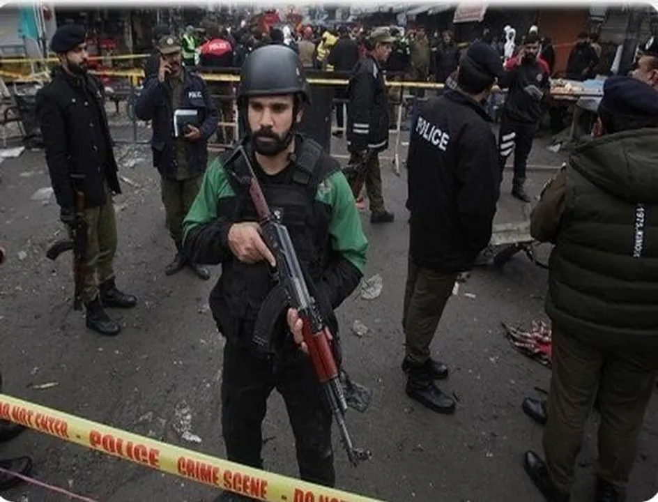 করাচিতে গ্রেনেড বিস্ফোরণে দুই পাক পুলিশ নিহত