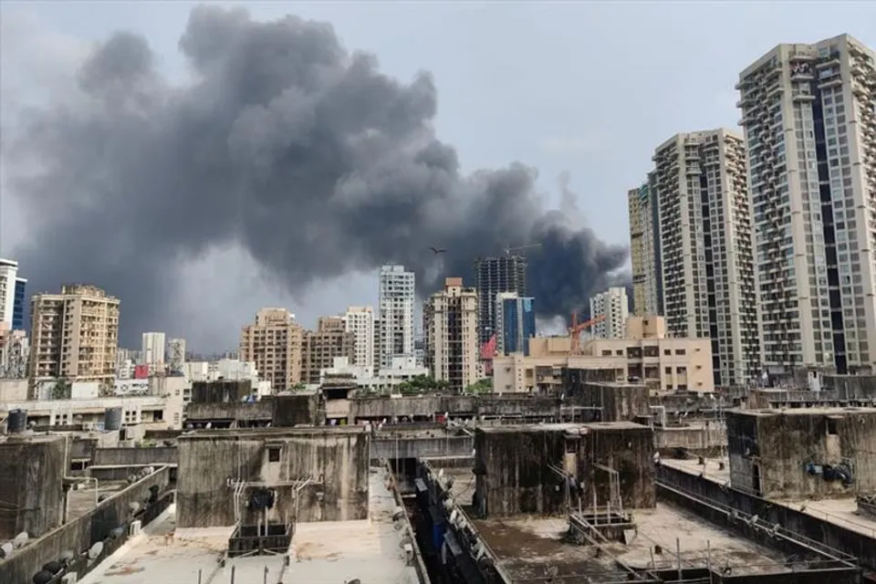 ফের বিধ্বংসী আগুনের কবলে মুম্বই