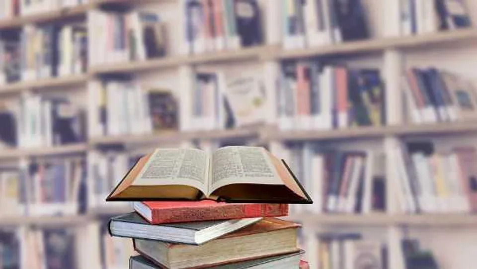 বুক শেল্ফের অবস্থান বদলে দিতে পারে আপনার ভাগ্য