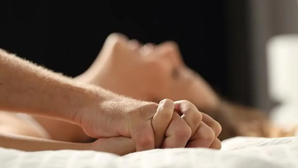 এবারে সেক্স টয়-এর কাজ করবে হাতের আঙুল