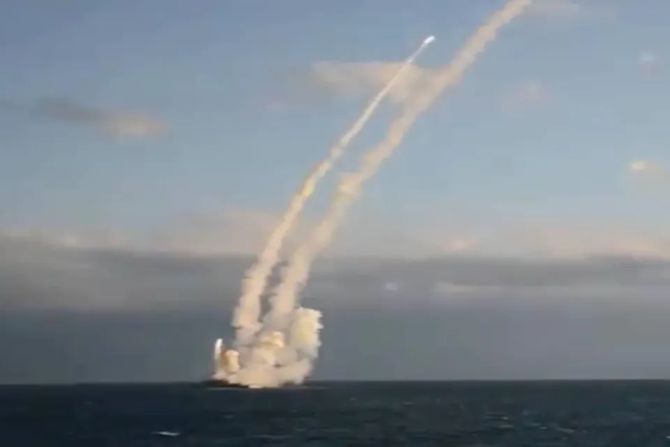 কিভ হামলা: দেখুন পরপর ক্ষেপণাস্ত্র ফায়ার করছে রাশিয়া