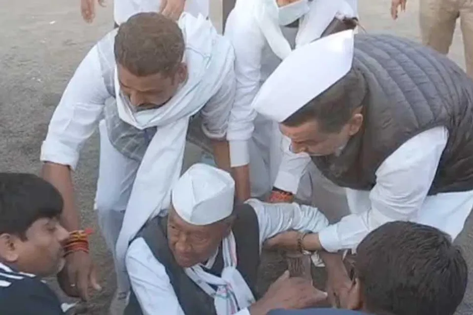 'ভারত জোড়ো যাত্রা'র মাঝে পড়ে গেলেন কংগ্রেস নেতা, দায় কার?