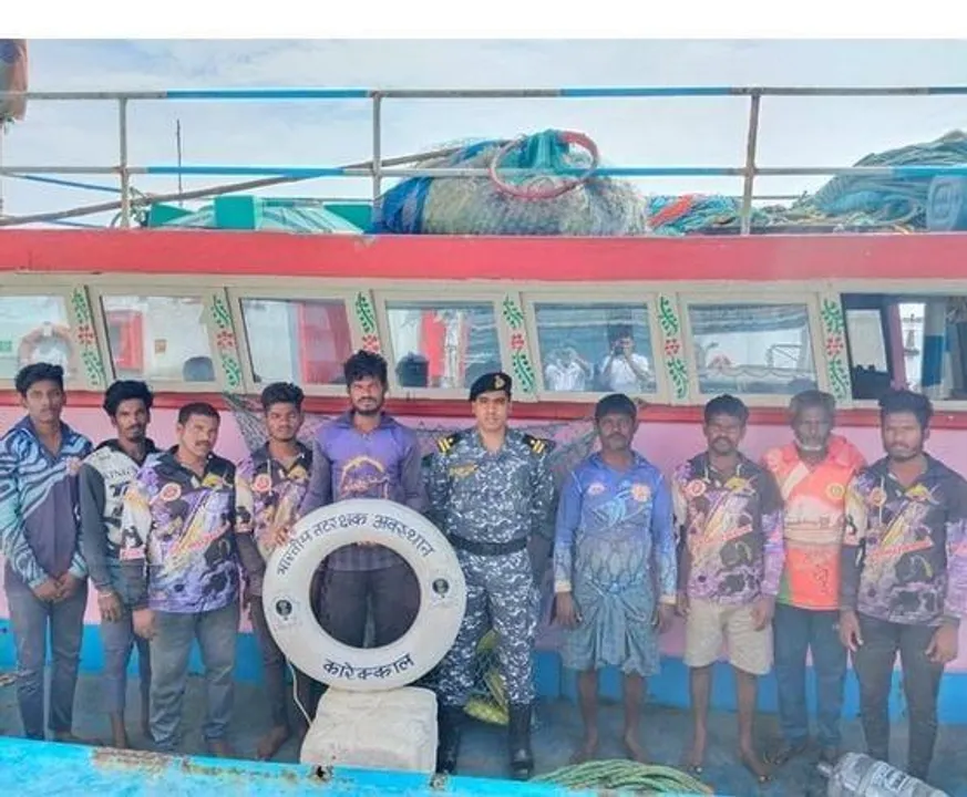 শ্রীলংকার জলসীমা থেকে ৯ ভারতীয় জেলে উদ্ধার