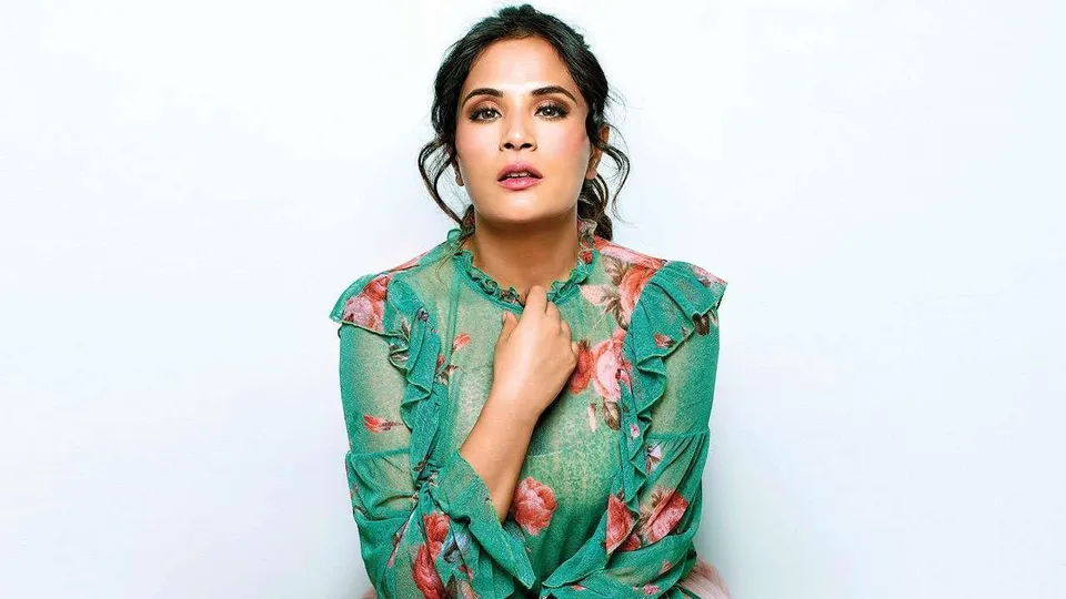 মুম্বাইয়ের রাস্তায় রিচা চাড্ডা