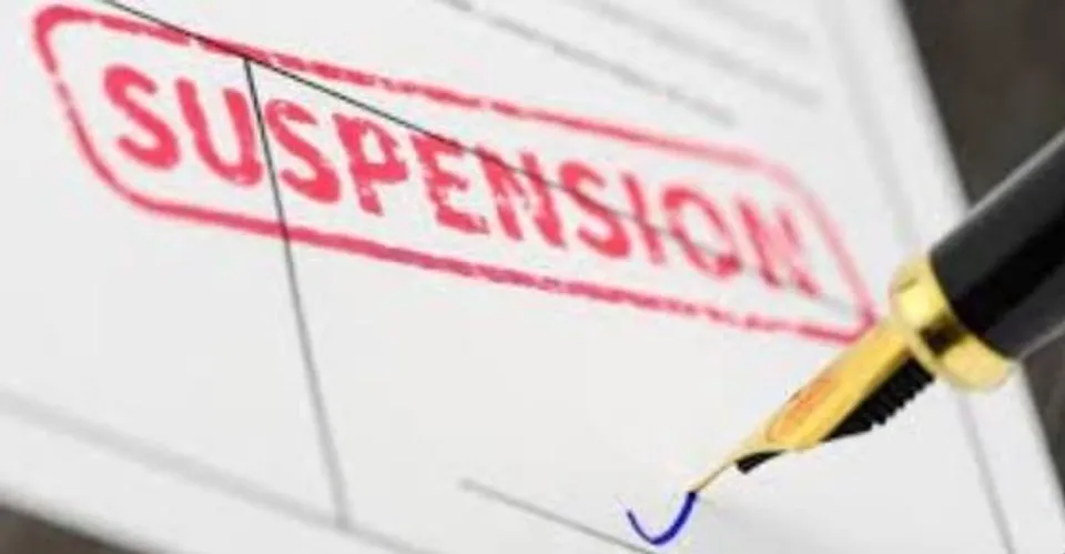 প্রকাশ্যে আলিঙ্গন-চুম্বন, বিশ্ববিদ্যালয় থেকে সরানো হল যুগলকে