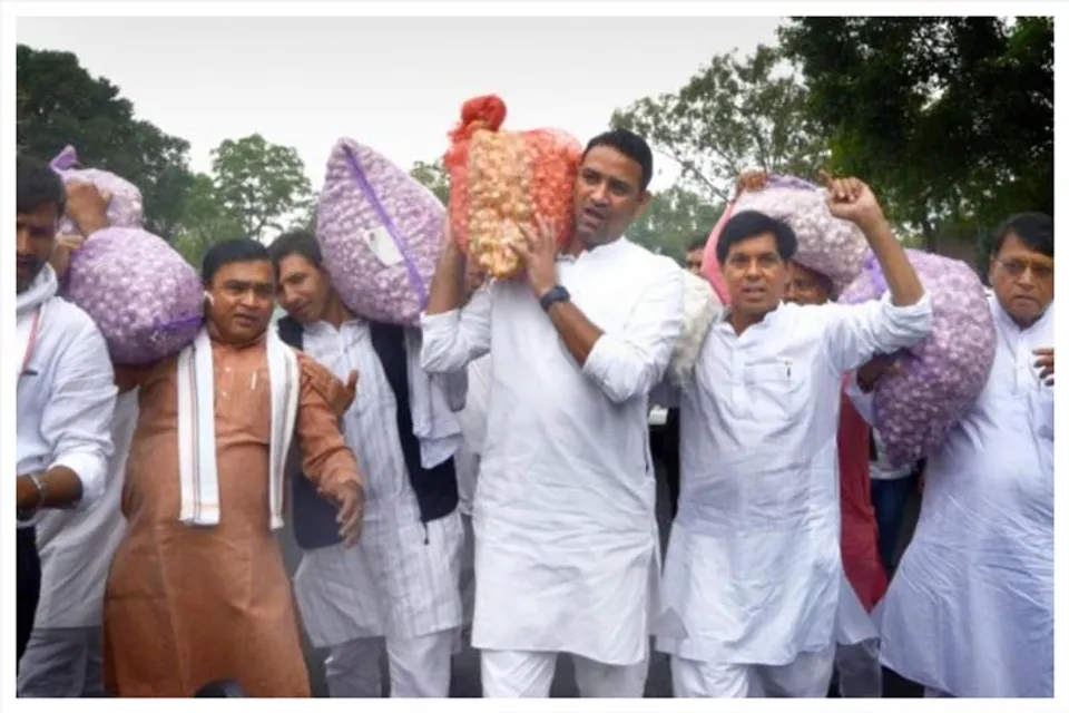 সরকারের উচিত কৃষকদের কাছ থেকে ন্যায্য মূল্যে রসুন কেনা: কংগ্রেস