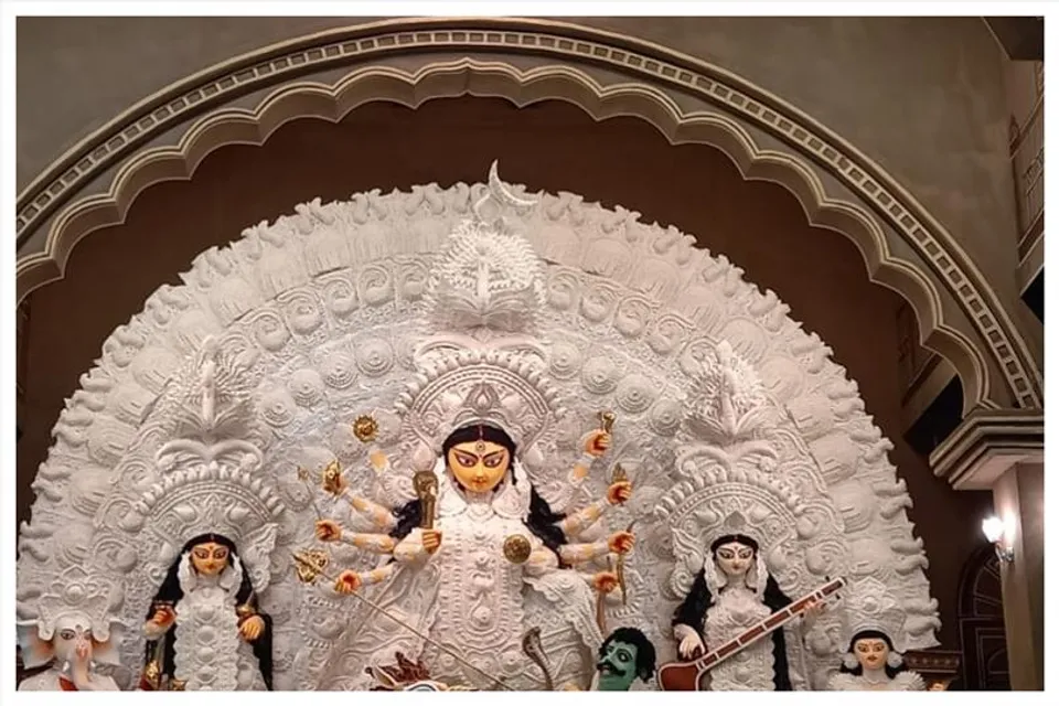 এই বছর রাজডাঙা নব উদয় সংঘের থিম ' অশনি সংকেত'