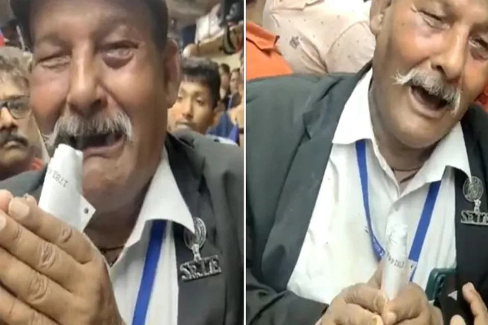 বৃদ্ধ টিটিকে বেধড়ক মার, দেখুন ভিডিও