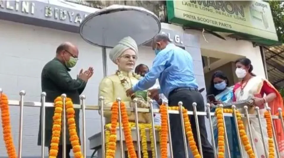 শিক্ষক দিবসে শিক্ষকদের সংবর্ধনা