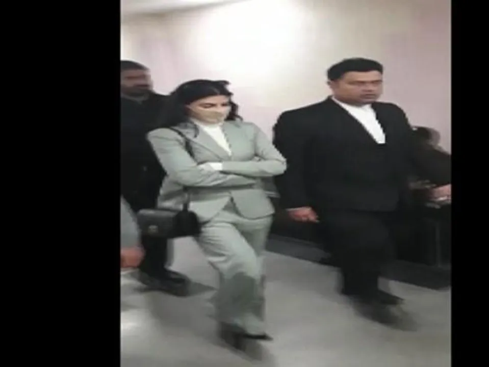 পাতিয়ালা হাউস কোর্টে পৌঁছালেন জ্যাকলিন ফার্নান্ডেজ