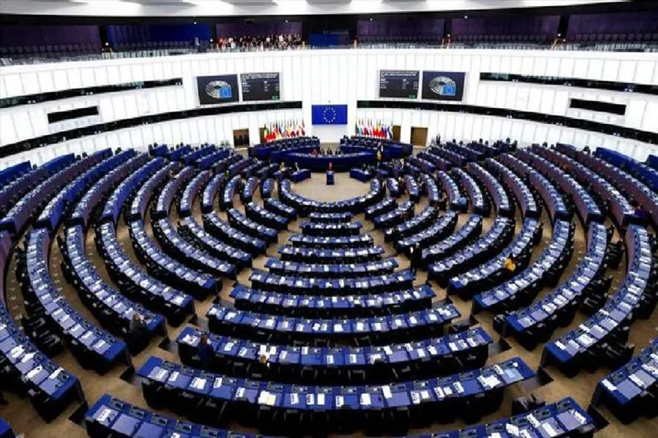 ইইউ পার্লামেন্ট ইরানের বিরুদ্ধে আরো নিষেধাজ্ঞা আরোপের আহ্বান জানিয়েছে