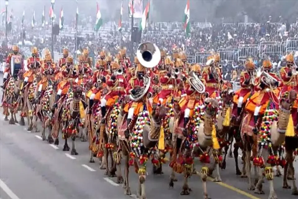 ইতিহাসে প্রথম, কুচকাওয়াজে অংশ নিল BSF-এর উট কন্টিনজেন্ট
