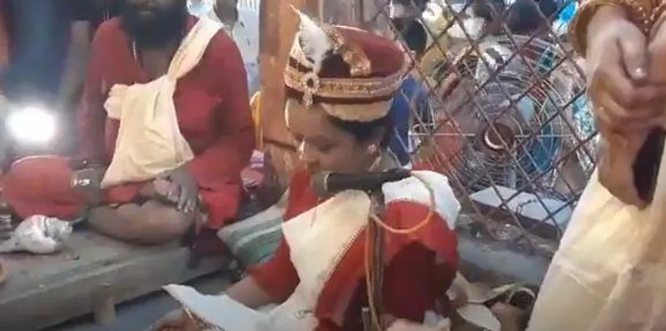 মুর্শিদাবাদে প্রথমবার মহিলা পুরোহিত দিয়ে দুর্গাপুজো