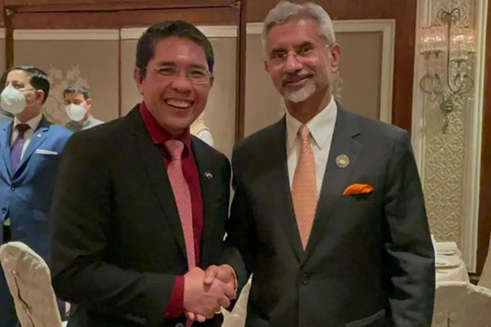 সিঙ্গাপুরের মন্ত্রী মালিকি ওসমানের সঙ্গে দেখা করলেন বিদেশ মন্ত্রী