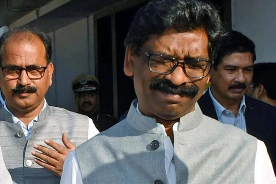 মুখ্যমন্ত্রীর বিধায়ক পদ খারিজ করতে পারে নির্বাচন কমিশন