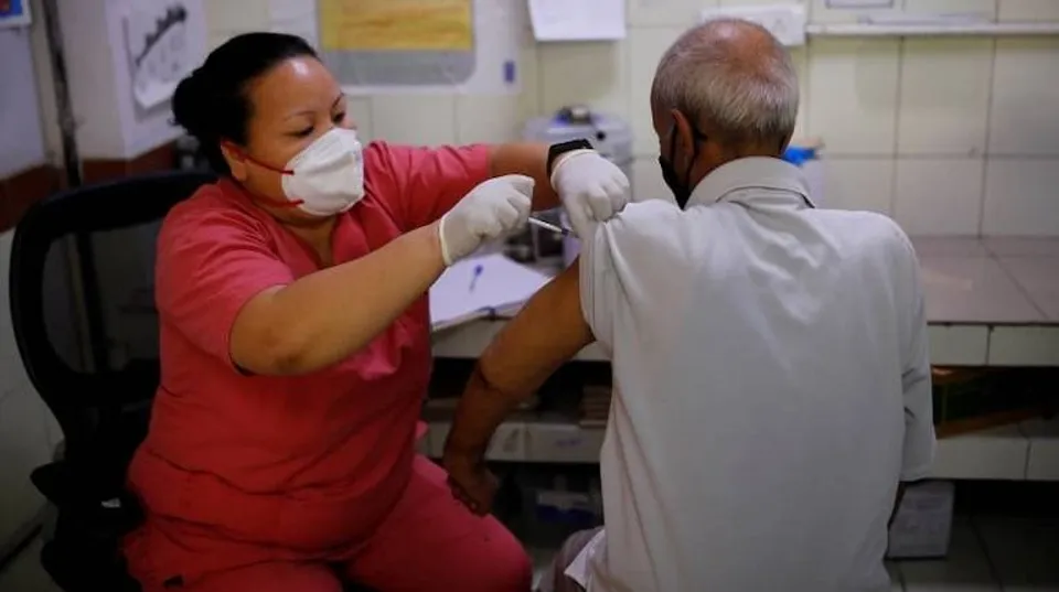 ৩৩ কোটি টিকাকরণের গন্ডি পেরোল ভারত