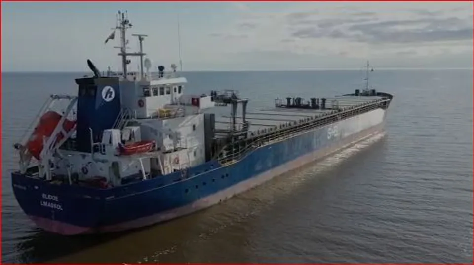 পর্তুগিজ কন্টেনারবাহী জাহাজের ট্যাঙ্কে ফুটো, বাড়ছে উদ্বেগ