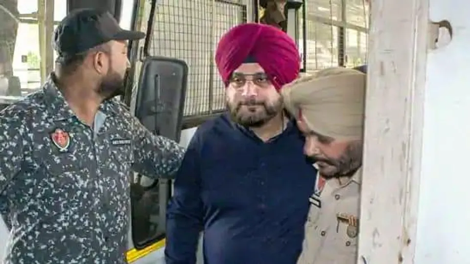 পাতিয়ালা জেলে কেরানির দায়িত্ব নিলেন নভজ্যোত সিধু