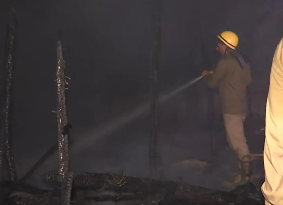 দিল্লির বর্জ্য গুদামে আগুন