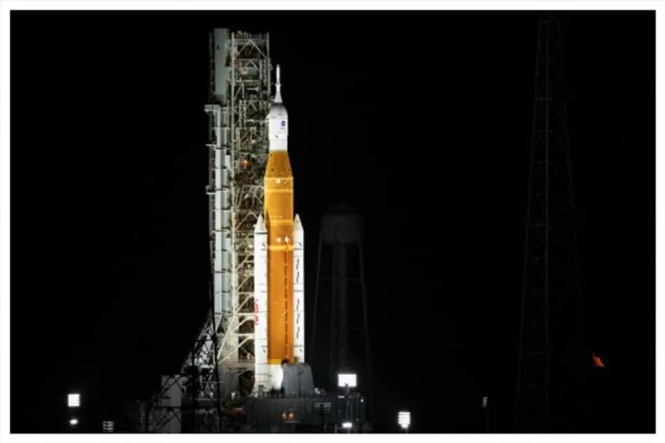 আর্টেমিস-১ মুন রকেট লঞ্চপ্যাড থেকে সরানো হল