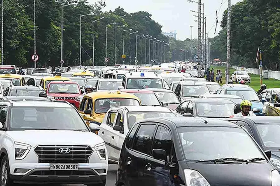 পুজোর উদ্বোধনে যানজটের আশঙ্কা