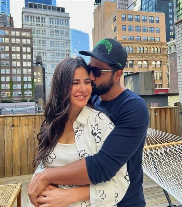 স্বামী ভিকির সঙ্গে মালদ্বীপে জন্মদিন পালনে ব্যস্ত ক্যাটরিনা কাইফ