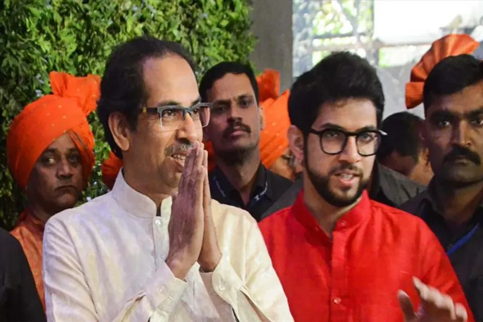 নামের পাস থেকে 'মন্ত্রী' তকমা সরালেন ঠাকরে!