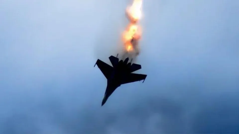 মাঝ আকাশে মুখোমুখি সংঘর্ষ যুদ্ধবিমানের, মৃত কমপক্ষে ৩