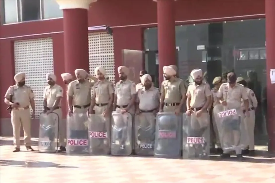 ভারত বনধের দিন কড়া নিরাপত্তায় মোড়া স্টেশন চত্বর