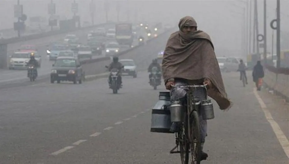 সপ্তাহান্তেই হিমেল ছোঁয়া শহরজুড়ে