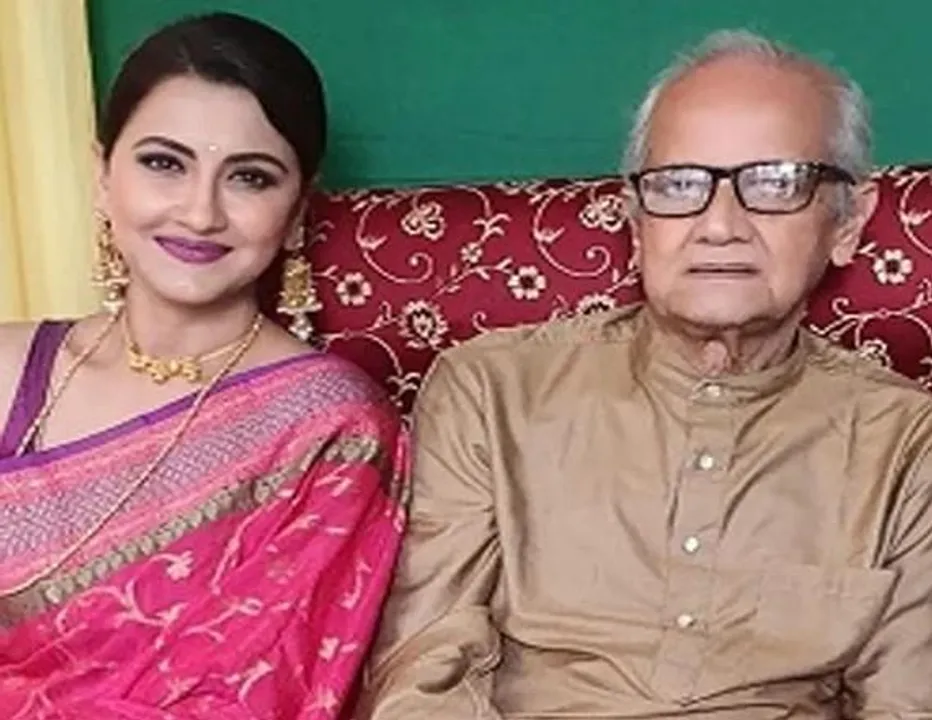 বাবাকে হারিয়ে শোকস্তব্ধ অভিনেত্রী