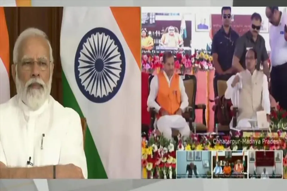 গৃহ প্রবেশমের উদ্বোধনে প্রধানমন্ত্রী